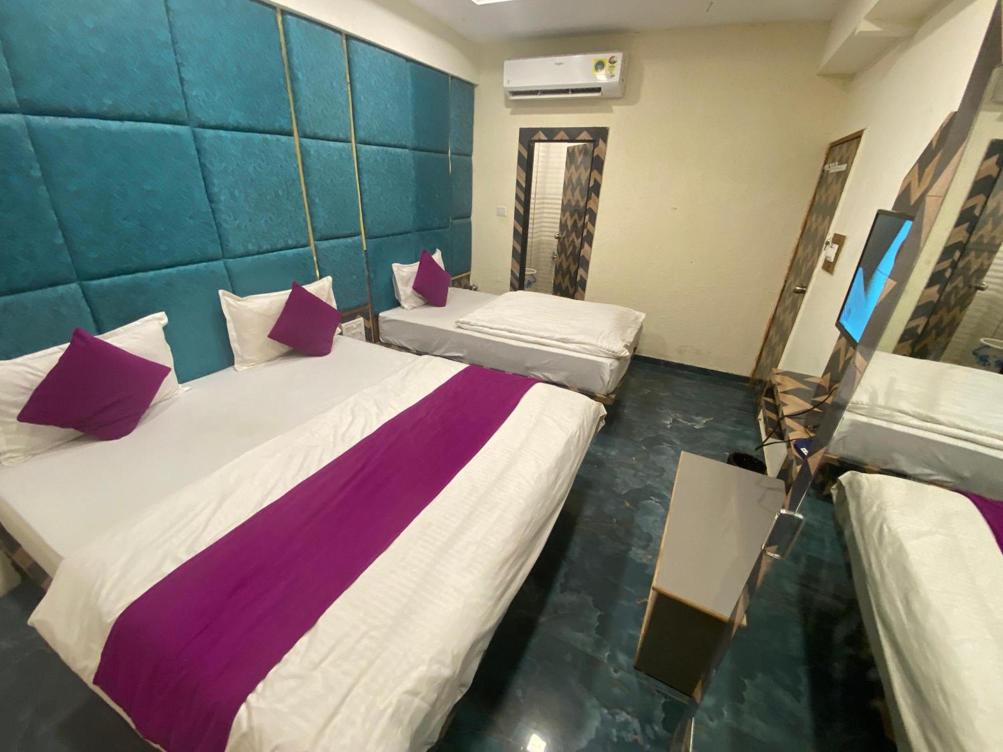 Hotel Karnavati Ахмедабад Экстерьер фото